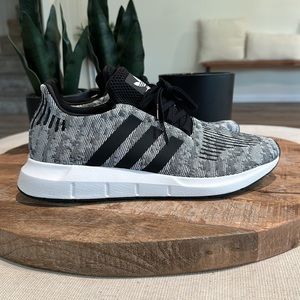 Adidas Swift Run Grey Black White Mens Size 9